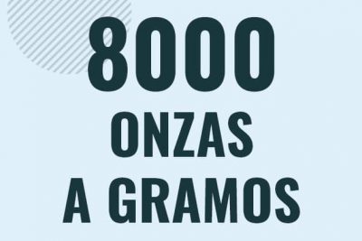 Profesor en pizarra explicando cuanto es 8000 onzas en gramos o como pasar de 8000 oz a g
