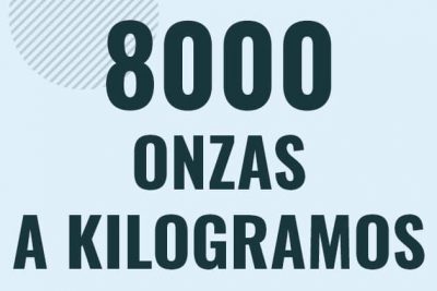Profesor en pizarra explicando cuanto es 8000 onzas en kilogramos o como pasar de 8000 oz a kg