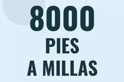 Profesor en pizarra explicando cuanto es 8000 pies en millas o como pasar de 8000 ft a mi