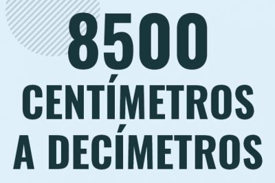 Profesor en pizarra explicando cuanto es 8500 centimetros en decimetros o como pasar de 8500 cm a dm