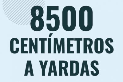 Profesor en pizarra explicando cuanto es 8500 centimetros en yardas o como pasar de 8500 cm a yd