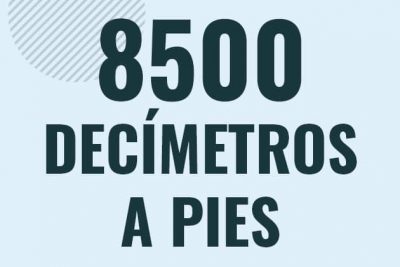 Profesor en pizarra explicando cuanto es 8500 decimetros en pies o como pasar de 8500 dm a ft