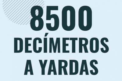 Profesor en pizarra explicando cuanto es 8500 decimetros en yardas o como pasar de 8500 dm a yd