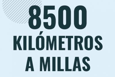 Profesor en pizarra explicando cuanto es 8500 kilometros en millas o como pasar de 8500 km a mi