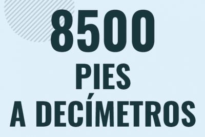 Profesor en pizarra explicando cuanto es 8500 pies en decimetros o como pasar de 8500 ft a dm