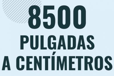 Profesor en pizarra explicando cuanto es 8500 pulgadas en centimetros o como pasar de 8500 in a cm
