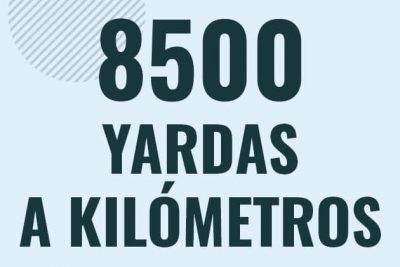 Profesor en pizarra explicando cuanto es 8500 yardas en kilometros o como pasar de 8500 yd a km