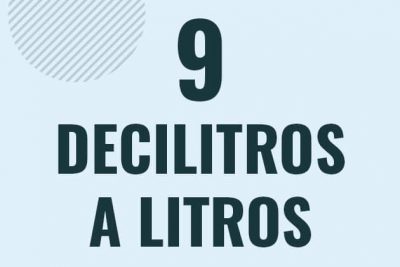 Profesor en pizarra explicando cuanto es 9 decilitros en litros o como pasar de 9 dl a l