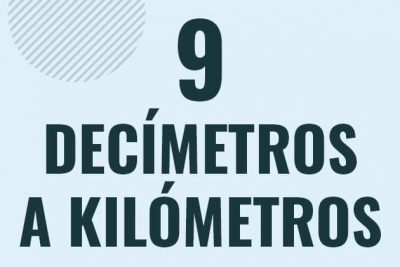 Profesor en pizarra explicando cuanto es 9 decimetros en kilometros o como pasar de 9 dm a km