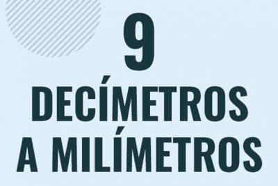 Profesor en pizarra explicando cuanto es 9 decimetros en milimetros o como pasar de 9 dm a mm