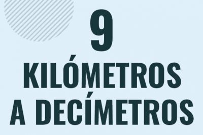 Profesor en pizarra explicando cuanto es 9 kilometros en decimetros o como pasar de 9 km a dm