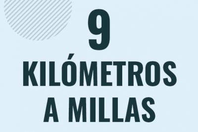 Profesor en pizarra explicando cuanto es 9 kilometros en millas o como pasar de 9 km a mi