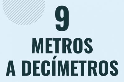 Profesor en pizarra explicando cuanto es 9 metros en decimetros o como pasar de 9 m a dm