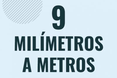 Profesor en pizarra explicando cuanto es 9 milimetros en metros o como pasar de 9 mm a m