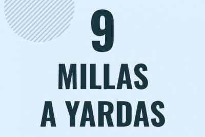 Profesor en pizarra explicando cuanto es 9 millas en yardas o como pasar de 9 mi a yd