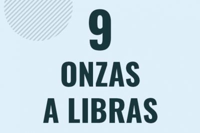 Profesor en pizarra explicando cuanto es 9 onzas en libras o como pasar de 9 oz a lb