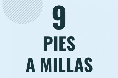 Profesor en pizarra explicando cuanto es 9 pies en millas o como pasar de 9 ft a mi