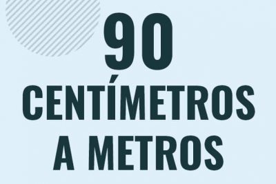 Profesor en pizarra explicando cuanto es 90 centimetros en metros o como pasar de 90 cm a m