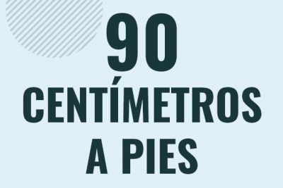 Profesor en pizarra explicando cuanto es 90 centimetros en pies o como pasar de 90 cm a ft