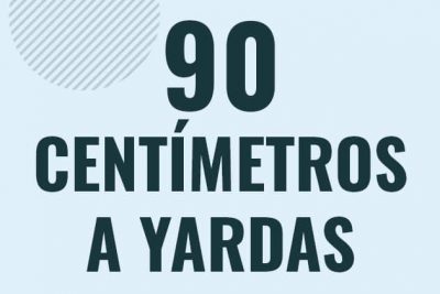 Profesor en pizarra explicando cuanto es 90 centimetros en yardas o como pasar de 90 cm a yd