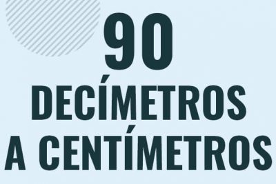 Profesor en pizarra explicando cuanto es 90 decimetros en centimetros o como pasar de 90 dm a cm