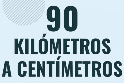 Profesor en pizarra explicando cuanto es 90 kilometros en centimetros o como pasar de 90 km a cm