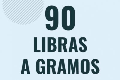 Profesor en pizarra explicando cuanto es 90 libras en gramos o como pasar de 90 lb a g