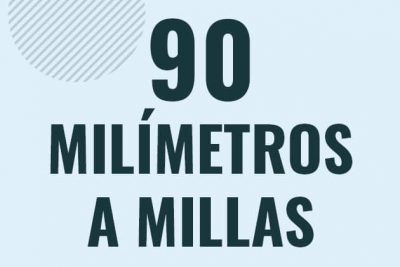 Profesor en pizarra explicando cuanto es 90 milimetros en millas o como pasar de 90 mm a mi