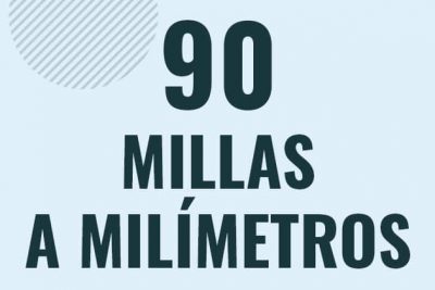 Profesor en pizarra explicando cuanto es 90 millas en milimetros o como pasar de 90 mi a mm