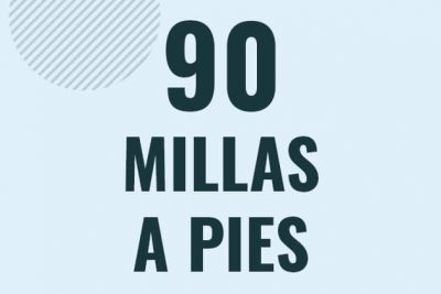 Profesor en pizarra explicando cuanto es 90 millas en pies o como pasar de 90 mi a ft
