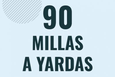 Profesor en pizarra explicando cuanto es 90 millas en yardas o como pasar de 90 mi a yd