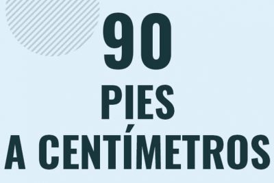 Profesor en pizarra explicando cuanto es 90 pies en centimetros o como pasar de 90 ft a cm