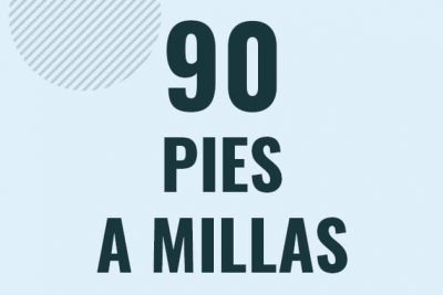 Profesor en pizarra explicando cuanto es 90 pies en millas o como pasar de 90 ft a mi