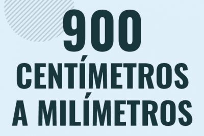 Profesor en pizarra explicando cuanto es 900 centimetros en milimetros o como pasar de 900 cm a mm