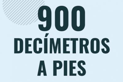 Profesor en pizarra explicando cuanto es 900 decimetros en pies o como pasar de 900 dm a ft