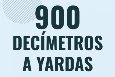 Profesor en pizarra explicando cuanto es 900 decimetros en yardas o como pasar de 900 dm a yd