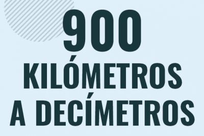Profesor en pizarra explicando cuanto es 900 kilometros en decimetros o como pasar de 900 km a dm