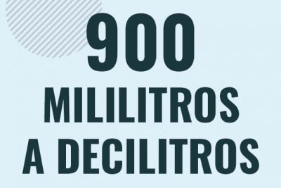 Profesor en pizarra explicando cuanto es 900 mililitros en decilitros o como pasar de 900 ml a dl