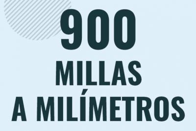 Profesor en pizarra explicando cuanto es 900 millas en milimetros o como pasar de 900 mi a mm