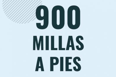 Profesor en pizarra explicando cuanto es 900 millas en pies o como pasar de 900 mi a ft