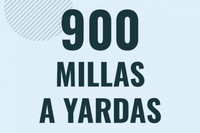 Profesor en pizarra explicando cuanto es 900 millas en yardas o como pasar de 900 mi a yd