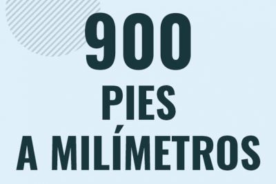 Profesor en pizarra explicando cuanto es 900 pies en milimetros o como pasar de 900 ft a mm