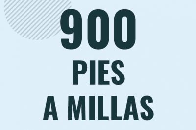 Profesor en pizarra explicando cuanto es 900 pies en millas o como pasar de 900 ft a mi