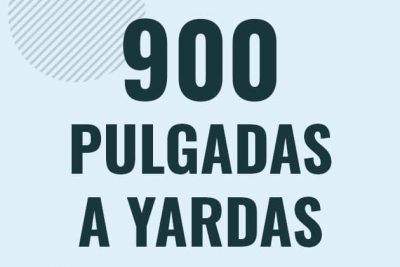 Profesor en pizarra explicando cuanto es 900 pulgadas en yardas o como pasar de 900 in a yd