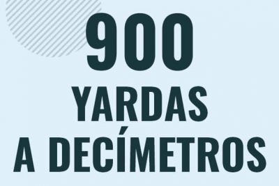 Profesor en pizarra explicando cuanto es 900 yardas en decimetros o como pasar de 900 yd a dm