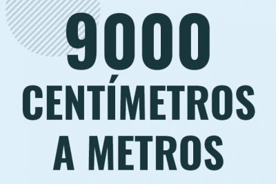 Profesor en pizarra explicando cuanto es 9000 centimetros en metros o como pasar de 9000 cm a m