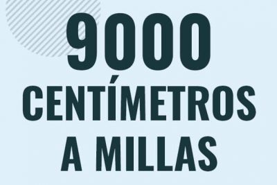 Profesor en pizarra explicando cuanto es 9000 centimetros en millas o como pasar de 9000 cm a mi