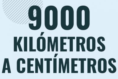 Profesor en pizarra explicando cuanto es 9000 kilometros en centimetros o como pasar de 9000 km a cm