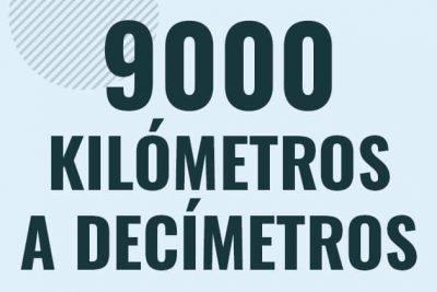 Profesor en pizarra explicando cuanto es 9000 kilometros en decimetros o como pasar de 9000 km a dm