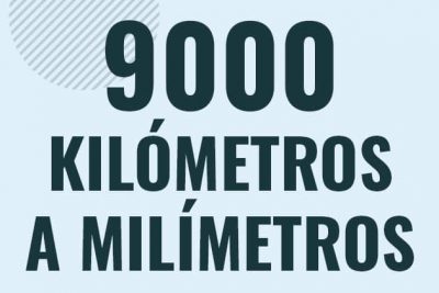 Profesor en pizarra explicando cuanto es 9000 kilometros en milimetros o como pasar de 9000 km a mm
